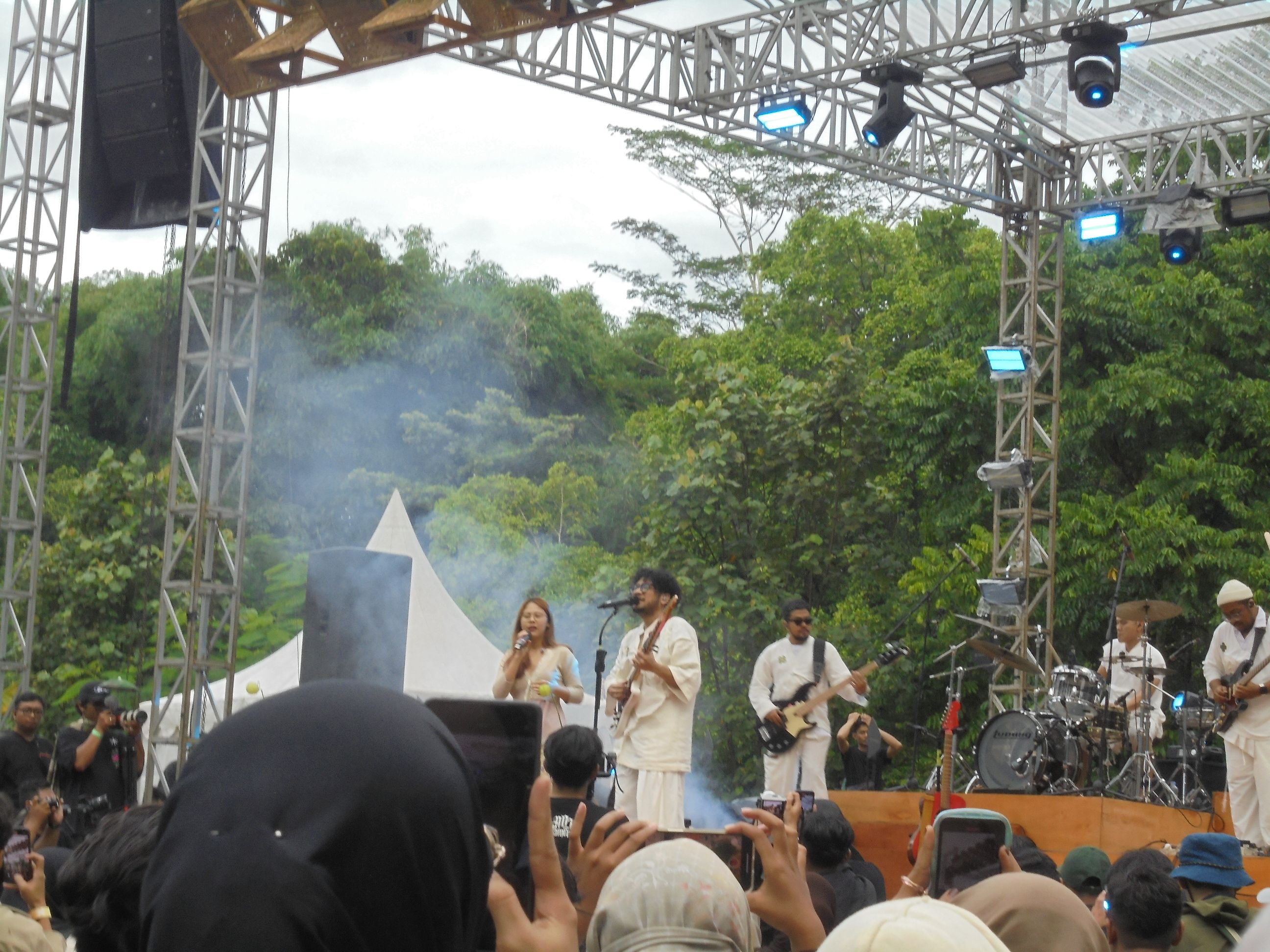 Foto - Kunto Aji Nadin Amizah.jpg